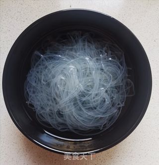 蒜蓉粉丝蒸金针菇的做法步骤:2
