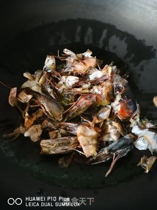 自制补钙佳品——油爆虾头碎的做法步骤:3