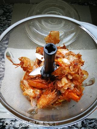 自制补钙佳品——油爆虾头碎的做法步骤:4