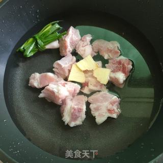 电饭煲排骨焖饭的做法步骤：2