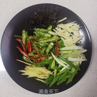 葱爆肉丝的做法步骤：2