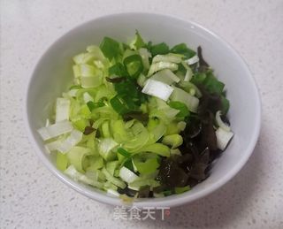 焦葱花拌手工面的做法步骤:4