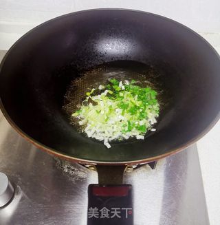 焦葱花拌手工面的做法步骤:5
