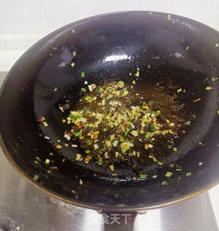 焦葱花拌手工面的做法步骤:6