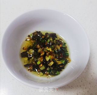 焦葱花拌手工面的做法步骤:7