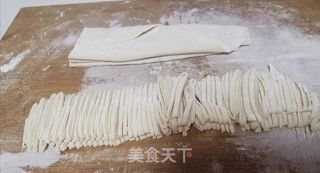 焦葱花拌手工面的做法步骤:11