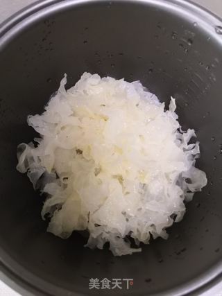 冰镇银耳汤的做法步骤:2