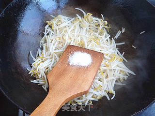 菠菜茎炒豆芽菜的做法步骤:7