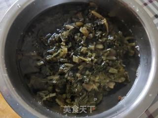 五花肉炒雪里蕻的做法步骤:3