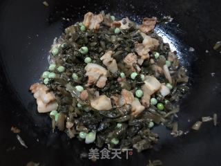 五花肉炒雪里蕻的做法步骤：11