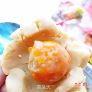 广式莲蓉蛋黄月饼的做法步骤:5