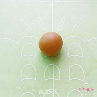 广式莲蓉蛋黄月饼的做法步骤:10