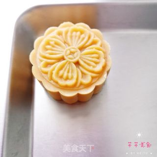 广式莲蓉蛋黄月饼的做法步骤:21