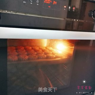 广式莲蓉蛋黄月饼的做法步骤:24