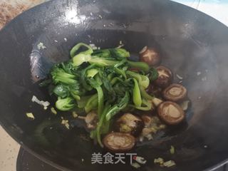 香菇扒油菜的做法步骤:9