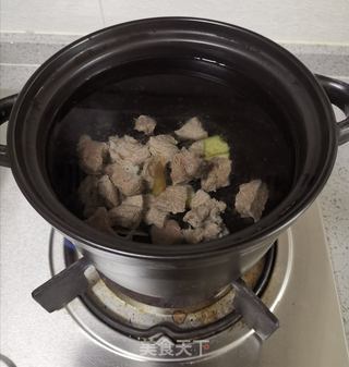 牛腩萝卜汤的做法步骤:6
