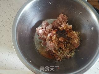 猪肉芹菜馅饺子的做法步骤:2
