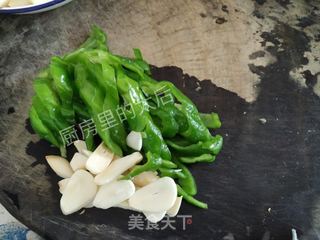 肚丝花菜白玉菇炒青椒的做法步骤：1