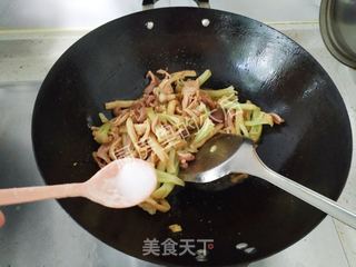 肚丝花菜白玉菇炒青椒的做法步骤:8