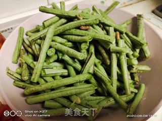 豆角虾仁鸡蛋面的做法步骤:3
