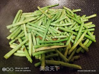 豆角虾仁鸡蛋面的做法步骤:4
