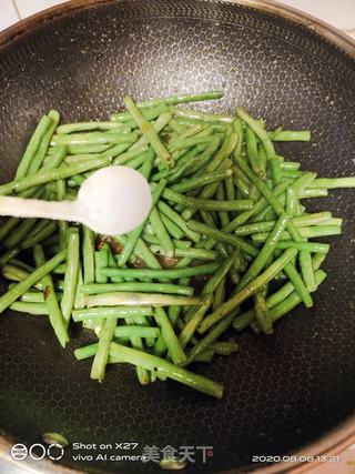 豆角虾仁鸡蛋面的做法步骤:5