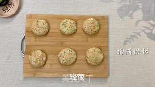 香煎土豆饼丨不用加一滴水,解馋又好吃隔壁家小孩都馋哭了的做法步骤:4