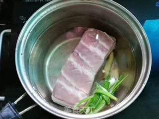 酸菜白肉的做法步骤:2