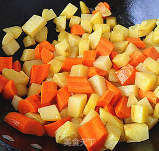 荤菜——家常红烩牛肉的做法步骤:5