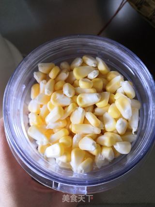奶香玉米煎饼的做法步骤:2