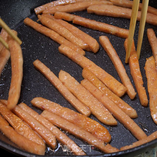 午餐肉辣条的做法步骤:4