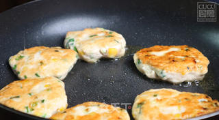 糖醋蔬菜鸡肉饼的做法步骤:5