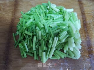 芹菜炒粉条的做法步骤:2