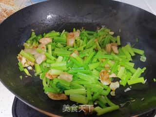 芹菜炒粉条的做法步骤:9