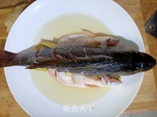清蒸鲈鱼的做法步骤:2