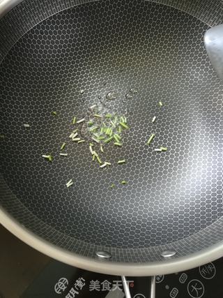 干贝丝瓜蛋汤的做法步骤:2