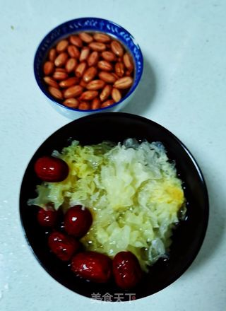 冰糖雪梨银耳汤的做法步骤:2