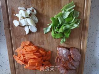 哈尔滨红肠炒鸡蛋的做法步骤:2
