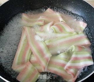 彩虹鸡蛋宽心面的做法步骤:6