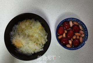 冰糖雪梨银耳汤的做法步骤:3