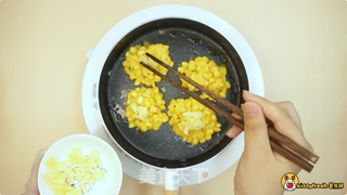 香甜可口的鳕鱼松玉米烙的做法步骤:6