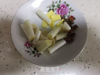 五花肉炖酸菜的做法步骤:4