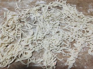 油菜鲜虾手擀面的做法步骤:6