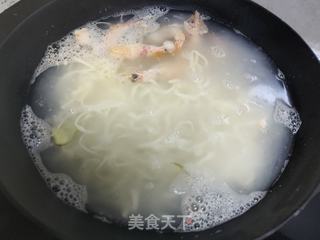 油菜鲜虾手擀面的做法步骤：9