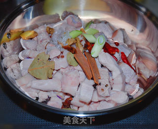 鹌鹑蛋红烧肉的做法步骤:3