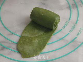 抹茶肉松豆沙酥（螺旋酥）的做法步骤：16