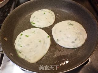 葱油饼的做法步骤:11