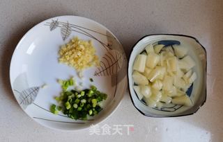 糖醋藕丁的做法步骤:2