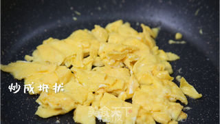 芦笋炒鸡蛋丨秋季最适合吃的蔬菜是它,鲜嫩爽脆的做法步骤:4