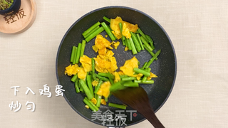芦笋炒鸡蛋丨秋季最适合吃的蔬菜是它,鲜嫩爽脆的做法步骤:6